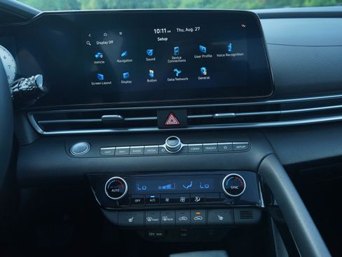 Used 2025 Hyundai Elantra Limited FWD image 22