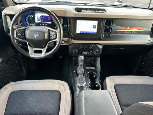 Used 2023 Ford Bronco Wildtrak image 3