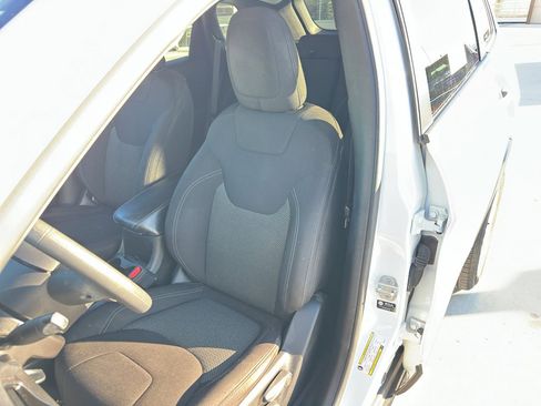 Used 2021 Jeep Cherokee Latitude image 22