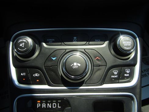 Used 2015 Chrysler 200 Limited w/ Spring Special Group FWD image 16
