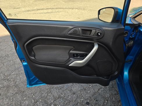 Used 2013 Ford Fiesta SE image 21