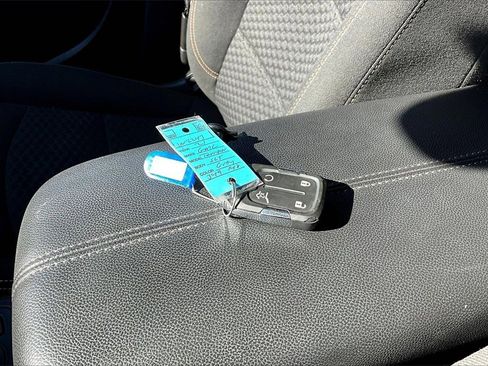 Used 2021 GMC Terrain SLE w/ Driver Convenience Package image 10