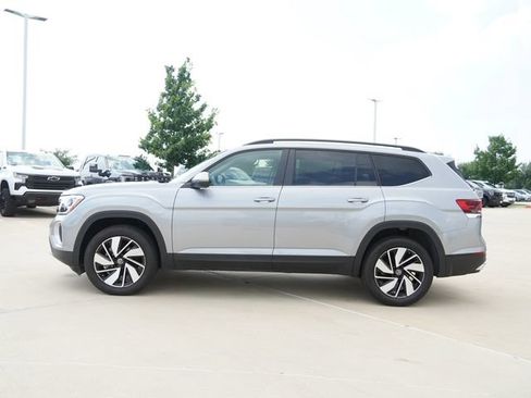 Used 2026 Volkswagen Atlas SE FWD image 6