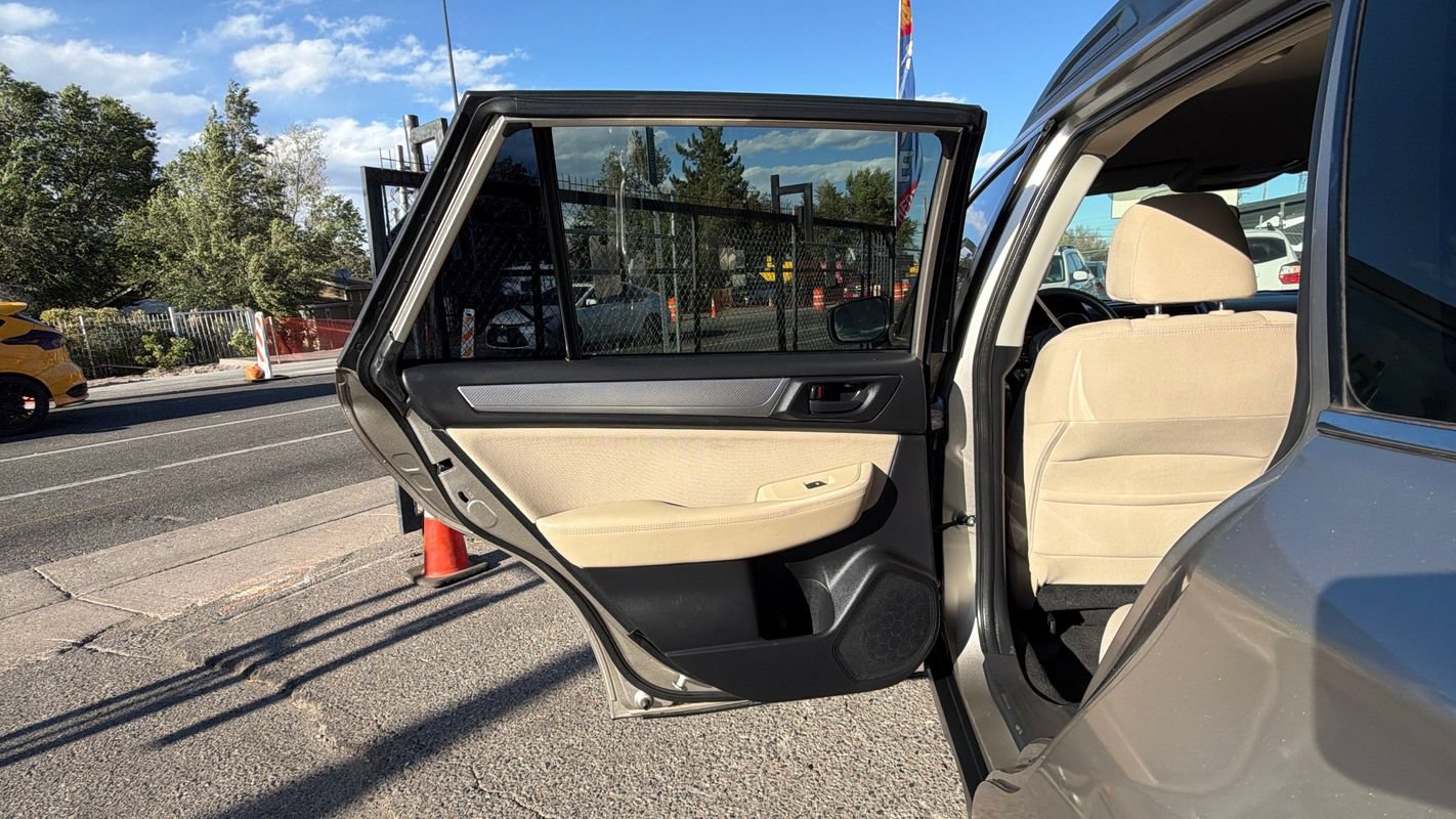 Used 2018 Subaru Outback 2.5i AWD/4WD image 11