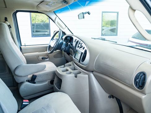 Used 2006 Ford E-350 and Econoline 350 XL RWD image 22