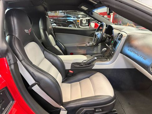 Used 2007 Chevrolet Corvette Coupe w/ Preferred Equipment Group RWD image 33