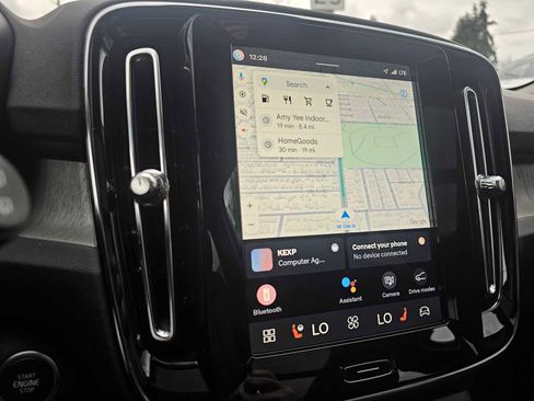 Certified 2025 Volvo XC40 B5 Core w/ Protection Package Premier image 32