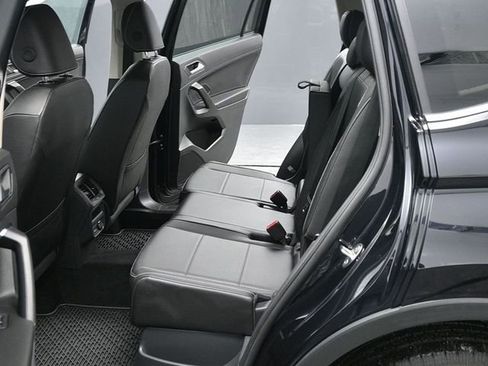 Used 2021 Volkswagen Tiguan SE image 15