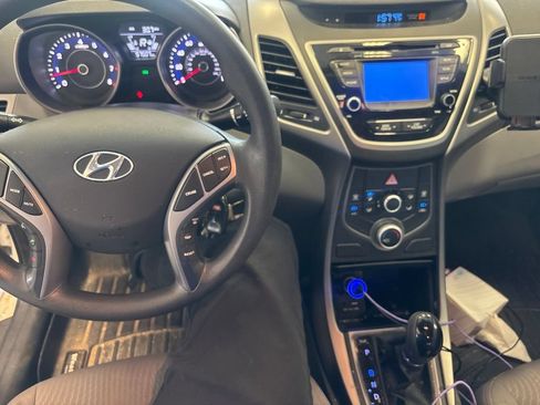Used 2015 Hyundai Elantra SE w/ Option Group 02 FWD image 4