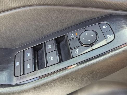 Used 2024 Nissan Rogue S FWD image 23
