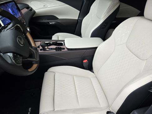 New 2026 Lexus RX 450h AWD image 4