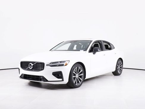 Used 2022 Volvo S60 B5 Momentum AWD/4WD image 1