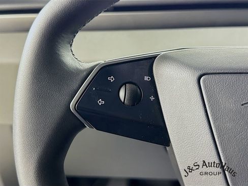 Used 2024 Tesla Cybertruck AWD Crew Cab image 13