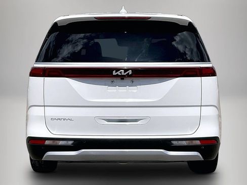 Used 2023 Kia Carnival LX FWD image 6