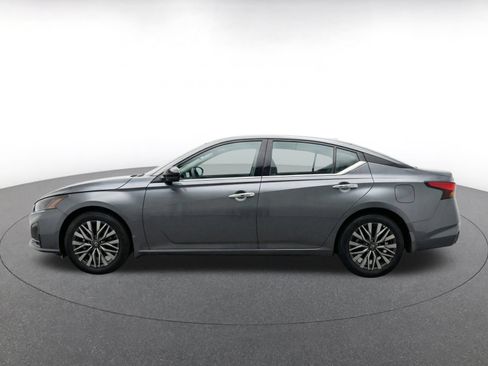 Used 2025 Nissan Altima 2.5 SV FWD image 9