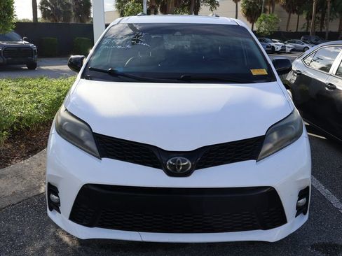 Used 2020 Toyota Sienna SE w/ Nightshade Edition image 5