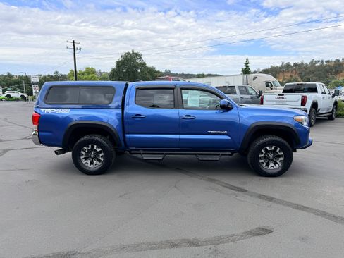 Used 2017 Toyota Tacoma TRD Off-Road w/ Tow Package AWD/4WD image 5