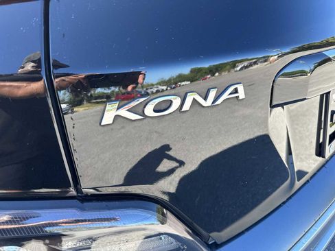 Used 2022 Hyundai Kona Limited image 12