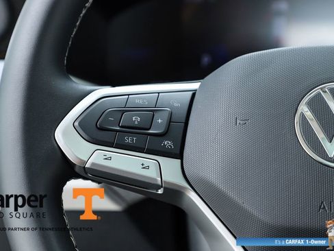 Used 2025 Volkswagen Taos SE w/ Panoramic Sunroof Package image 59