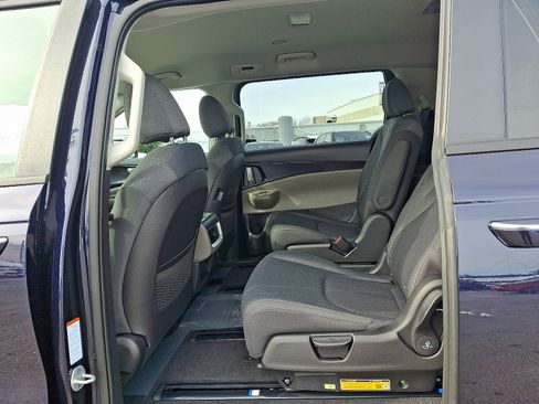 New 2026 Kia Carnival LX image 7