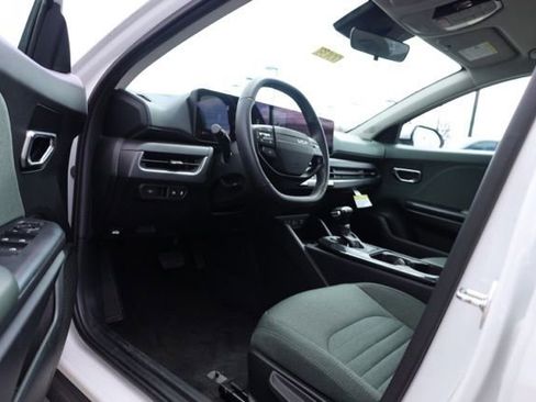 Used 2025 Kia K4 EX image 14