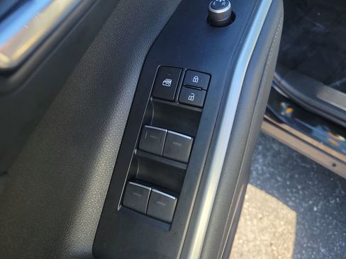 Used 2023 Toyota Highlander Bronze Edition image 18