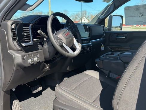 New 2026 GMC Sierra 2500 SLE AWD/4WD image 13