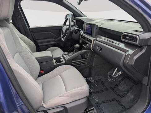 Used 2025 Toyota Tacoma SR5 AWD/4WD image 10
