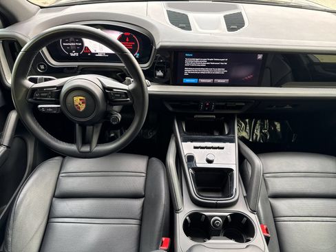 Certified 2024 Porsche Cayenne AWD/4WD image 6