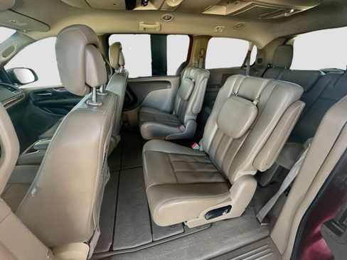 Used 2013 Chrysler Town & Country Touring FWD image 25
