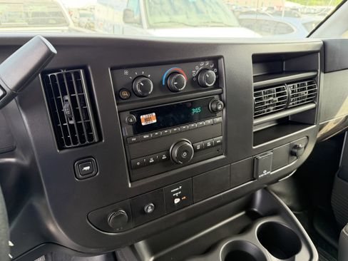 New 2026 Chevrolet Express 2500 Extended RWD image 17