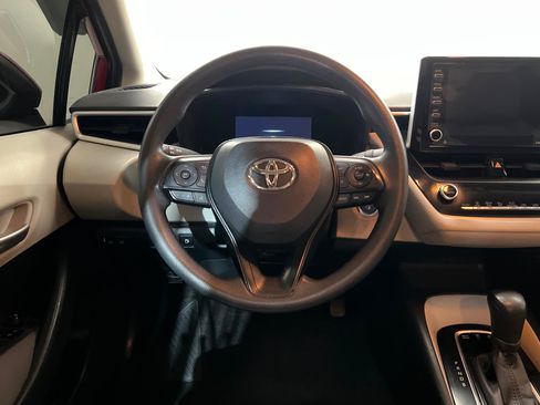 Used 2021 Toyota Corolla LE FWD image 12