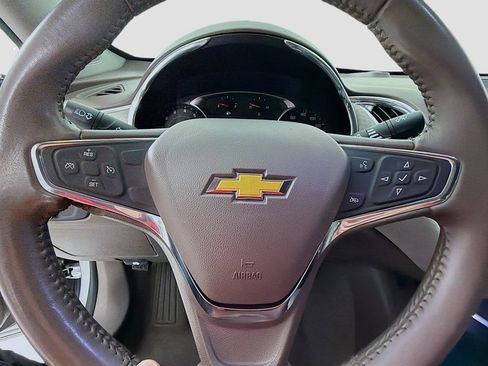 Used 2018 Chevrolet Malibu LT FWD image 12