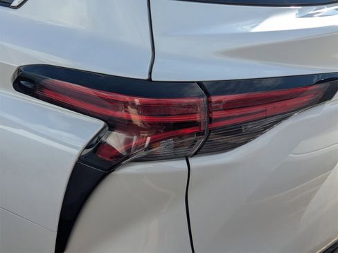 Used 2021 Toyota Sienna Platinum image 5