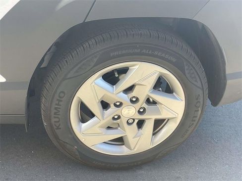 Certified 2025 Hyundai Kona SE image 4