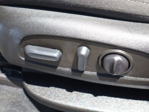 Used 2022 Chevrolet Traverse LT image 18