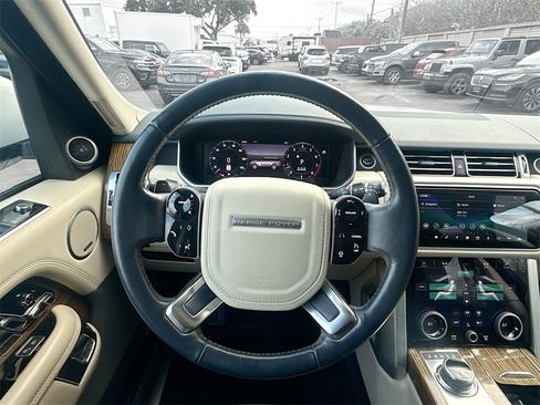 Used 2019 Land Rover Range Rover HSE image 12