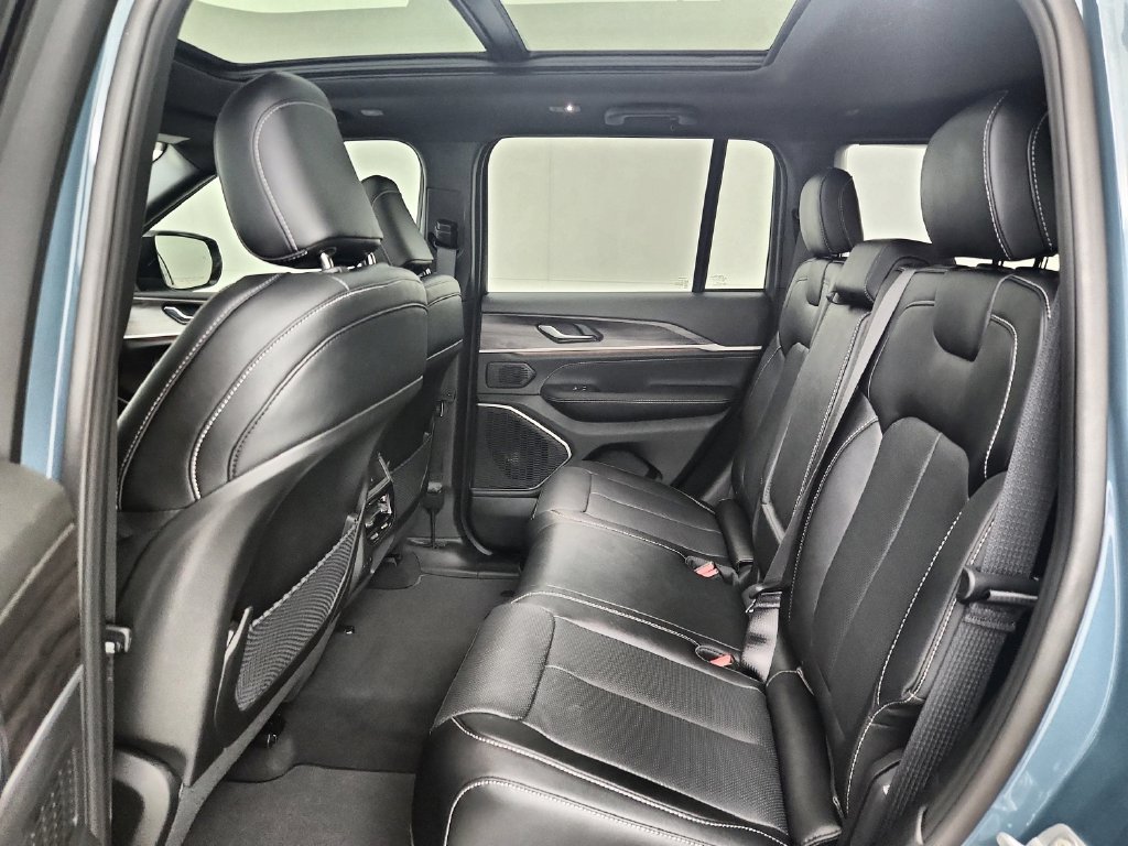 New 2027 Jeep Grand Cherokee Limited AWD/4WD image 32