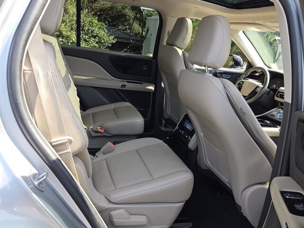 Used 2023 Lincoln Aviator Reserve w/ Equipment Group 201A AWD/4WD image 18