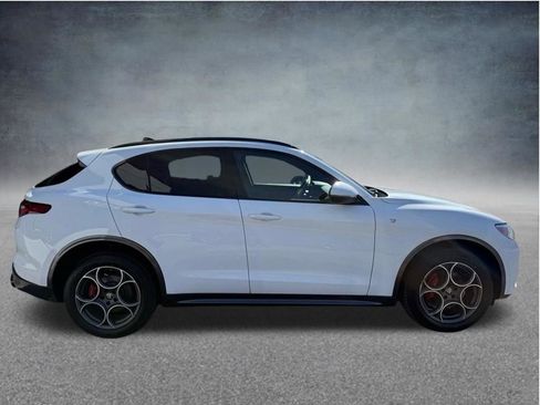 Used 2023 Alfa Romeo Stelvio Ti image 6