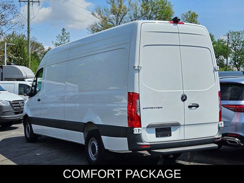 New 2024 Mercedes-Benz eSprinter 170 Cargo image 6