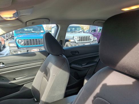 Used 2024 Nissan Altima 2.5 SV image 24