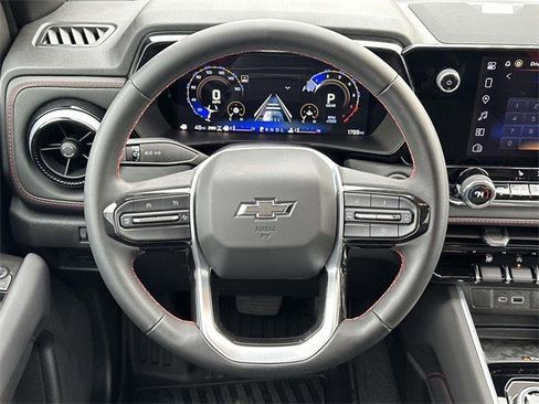 Used 2025 Chevrolet Colorado Z71 w/ Technology Package image 18