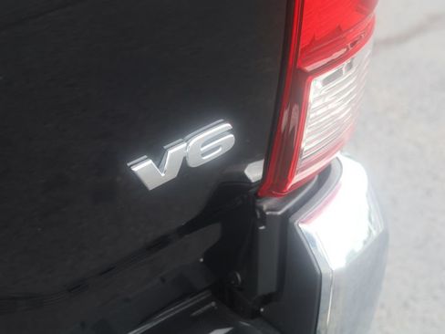 Used 2021 Toyota Tacoma SR5 AWD/4WD image 29