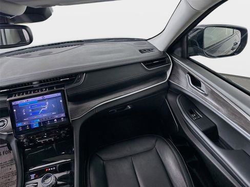 Used 2021 Jeep Grand Cherokee L Limited image 31