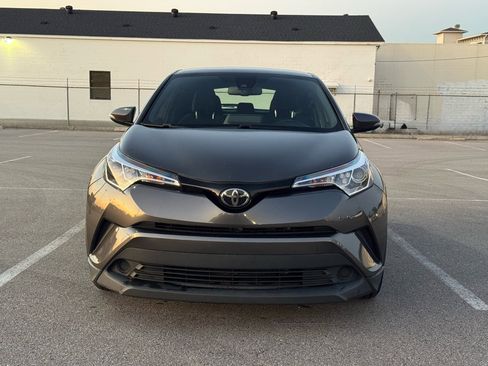 Used 2019 Toyota C-HR LE image 3