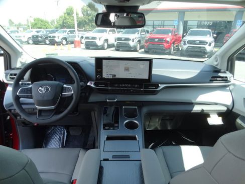 New 2026 Toyota Sienna XLE image 15