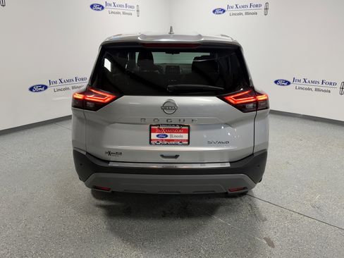 Used 2023 Nissan Rogue SV image 5