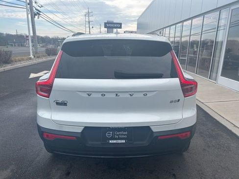 Certified 2025 Volvo XC40 B5 Plus AWD/4WD image 4