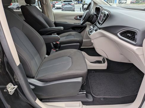 Used 2023 Chrysler Voyager LX FWD image 36